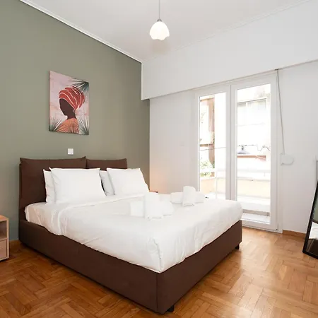 Contemporary Chic In The Heart Of Apartment *