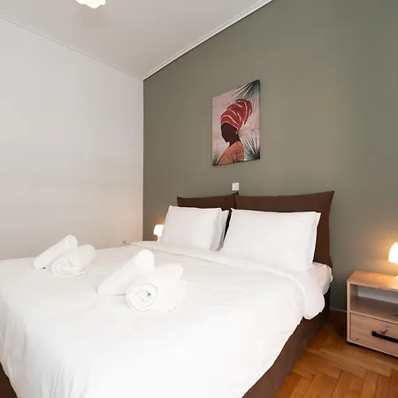 Contemporary Chic In The Heart Of
