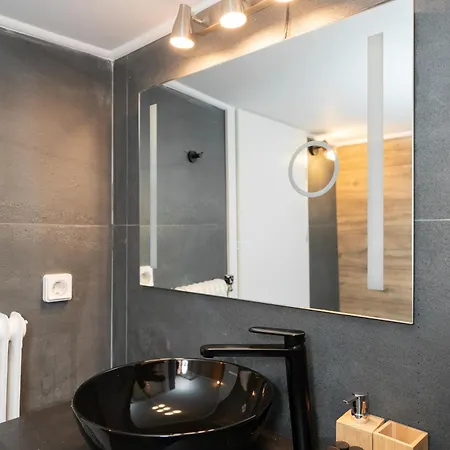 Contemporary Chic In The Heart Of